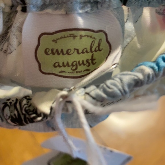 Emerald August - Picture 1 of 5